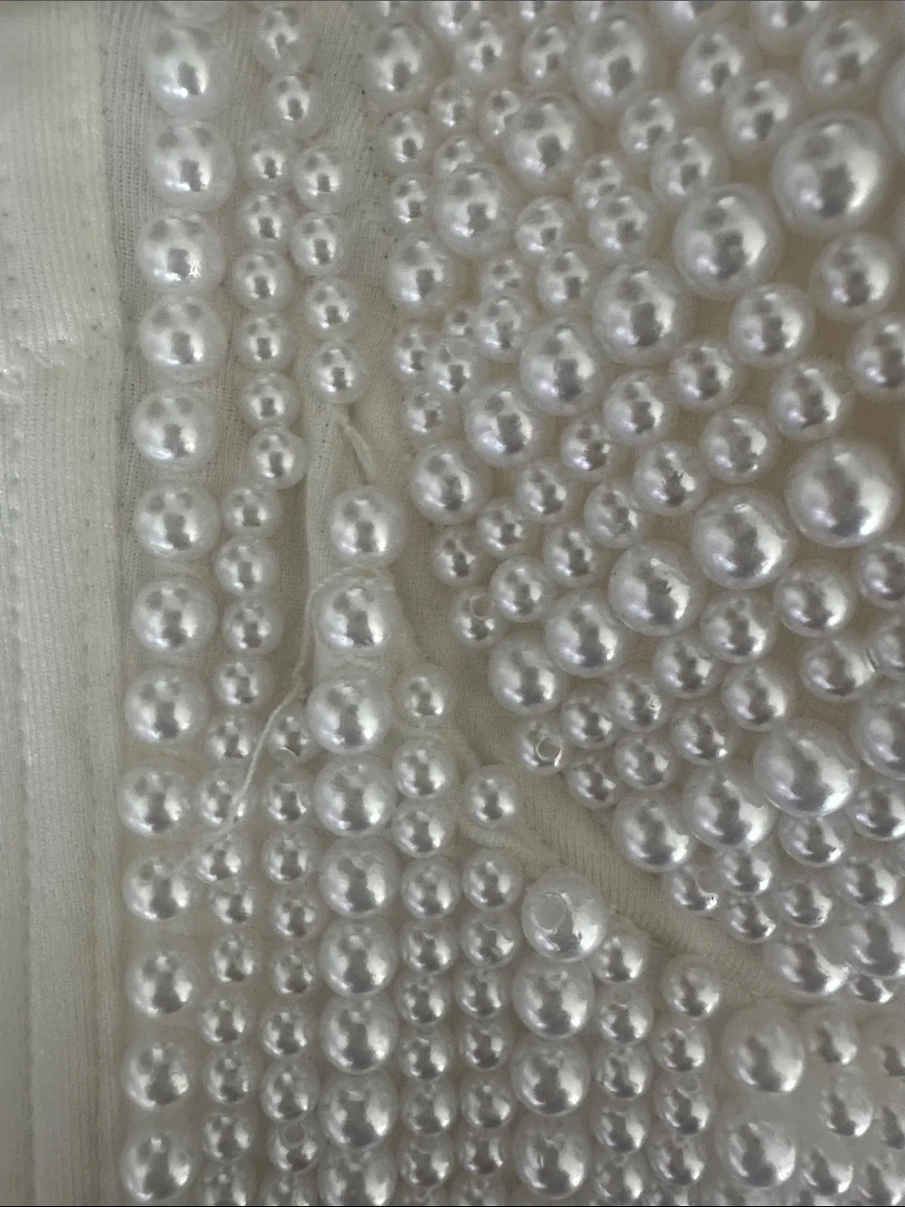 Pearl-Embellished White Strapless Bustier Hair Accessory